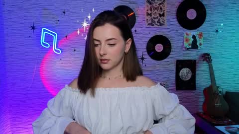 Snapshot of glo_lo chatting on December 6, 8:48 am Bye everybody Ill be online Monday December 2nd Saturday and Sunday off online show from December 6, 8:48 am