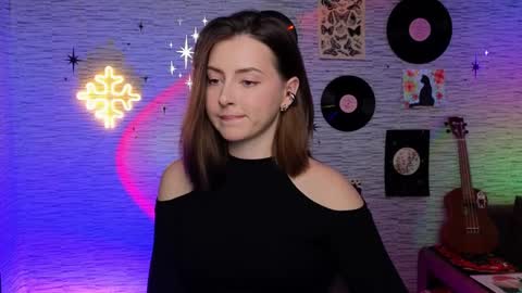 Snapshot of glo_lo chatting on December 9, 6:14 pm Bye everybody Ill be online Monday December 2nd Saturday and Sunday off online show from December 9, 6:14 pm