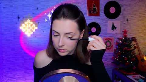 Snapshot of glo_lo chatting on December 23, 2:17 pm Bye everybody Ill be online Monday December 2nd Saturday and Sunday off online show from December 23, 2:17 pm