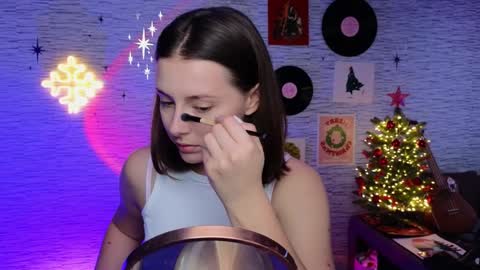 Snapshot of glo_lo chatting on January 10, 9:44 am Bye everybody Ill be online Monday December 2nd Saturday and Sunday off online show from January 10, 9:44 am