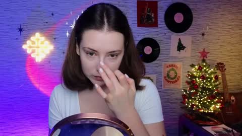 Snapshot of glo_lo chatting on January 14, 8:20 am Bye everybody Ill be online Monday December 2nd Saturday and Sunday off online show from January 14, 8:20 am