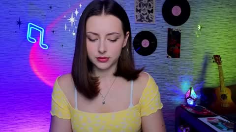 Snapshot of glo_lo chatting on February 7, 9:05 am Bye everybody Ill be online Monday December 2nd Saturday and Sunday off online show from February 7, 9:05 am