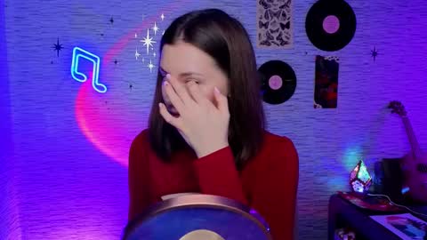 Snapshot of glo_lo chatting on February 11, 7:33 am Bye everybody Ill be online Monday December 2nd Saturday and Sunday off online show from February 11, 7:33 am