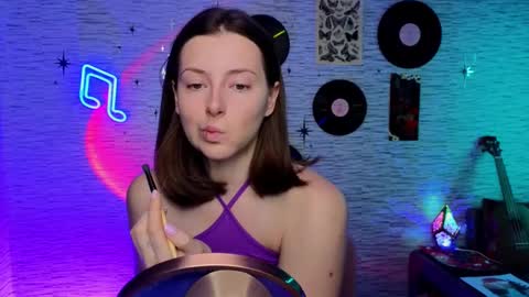 Snapshot of glo_lo chatting on February 12, 6:40 am Bye everybody Ill be online Monday December 2nd Saturday and Sunday off online show from February 12, 6:40 am