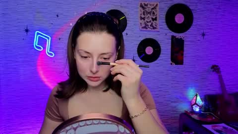 Snapshot of glo_lo chatting on February 18, 6:59 am Bye everybody Ill be online Monday December 2nd Saturday and Sunday off online show from February 18, 6:59 am