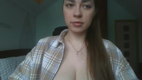Snapshot of gloria954807 chatting on February 7, 10:52 am gloria954807 online show from February 7, 10:52 am