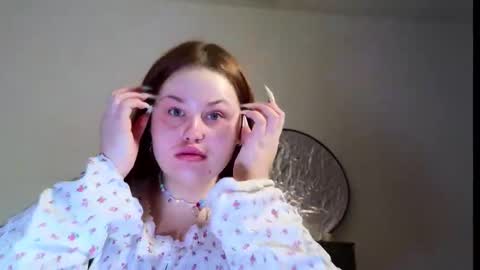 Snapshot of gloria_thomas chatting on February 5, 10:31 am gloria_thomas online show from February 5, 10:31 am