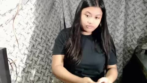 Snapshot of glossyrina chatting on July 29, 10:46 am Rina3 online show from July 29, 10:46 am