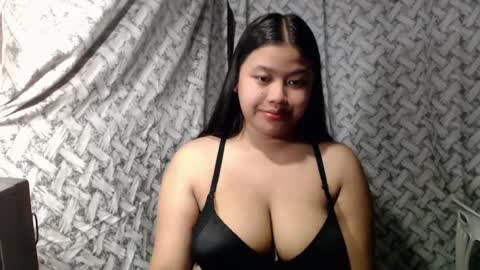 Snapshot of glossyrina chatting on August 1, 11:53 am Rina3 online show from August 1, 11:53 am