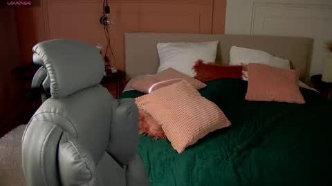 Snapshot of glow_margo chatting on April 24, 2:14 am Margo online show from April 24, 2:14 am