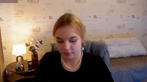 Snapshot of glow_margo chatting on May 6, 2:51 am Margo online show from May 6, 2:51 am
