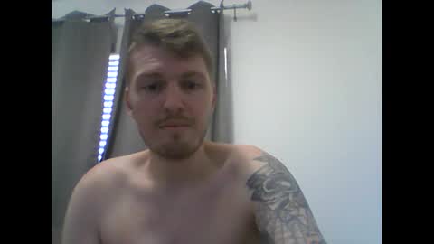 Snapshot of gmonay1331 chatting on February 22, 12:16 am gmonay1331 online show from February 22, 12:16 am