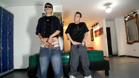 Snapshot of gnecos chatting on May 3, 7:09 pm THOMAS AND DAMIAND online show from May 3, 7:09 pm