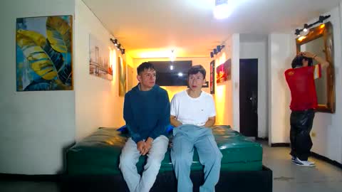 Snapshot of gnecos chatting on May 20, 1:17 pm THOMAS AND DAMIAND online show from May 20, 1:17 pm
