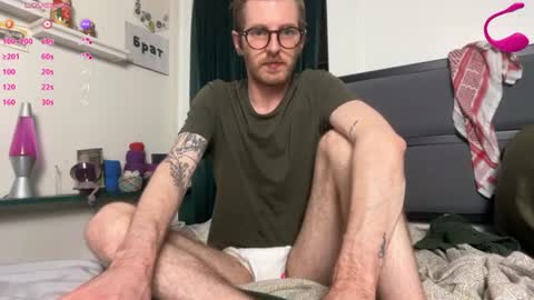 Snapshot of gnickname chatting on August 2, 12:42 am gnickname online show from August 2, 12:42 am