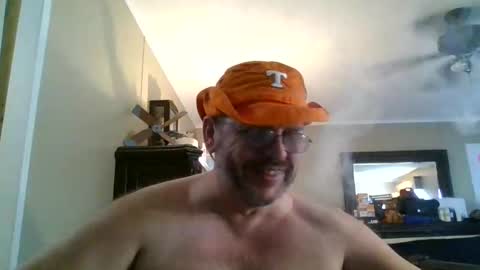 Snapshot of gobey33 chatting on October 4, 5:22 pm IDKIDCIDGAF online show from October 4, 5:22 pm