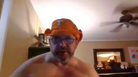 Snapshot of gobey33 chatting on October 10, 6:45 am IDKIDCIDGAF online show from October 10, 6:45 am