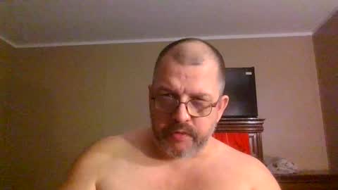 Snapshot of gobey33 chatting on April 19, 12:11 am IDKIDCIDGAF online show from April 19, 12:11 am