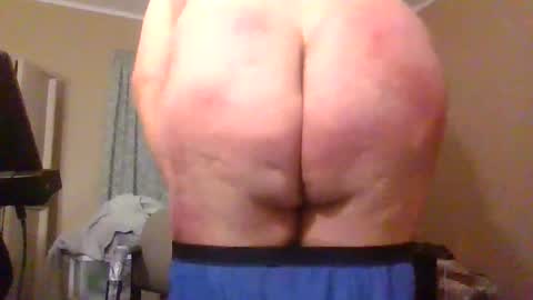 Snapshot of gobey33 chatting on April 21, 12:34 am IDKIDCIDGAF online show from April 21, 12:34 am