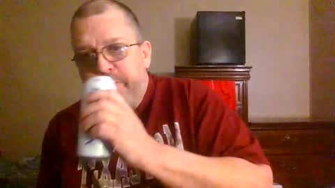 Snapshot of gobey33 chatting on April 21, 1:42 am IDKIDCIDGAF online show from April 21, 1:42 am