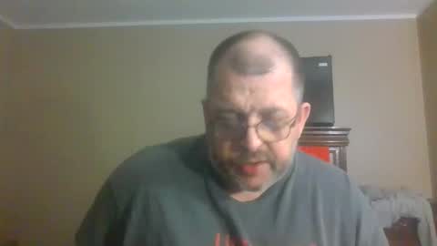 Snapshot of gobey33 chatting on April 25, 3:20 am IDKIDCIDGAF online show from April 25, 3:20 am