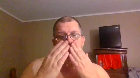 Snapshot of gobey33 chatting on April 28, 2:27 am IDKIDCIDGAF online show from April 28, 2:27 am