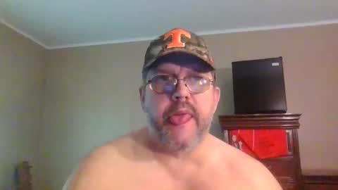 Snapshot of gobey33 chatting on May 14, 3:41 pm IDKIDCIDGAF online show from May 14, 3:41 pm