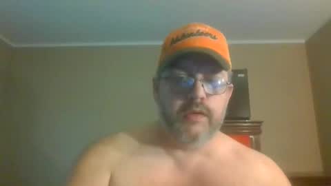 Snapshot of gobey33 chatting on May 19, 10:49 pm IDKIDCIDGAF online show from May 19, 10:49 pm