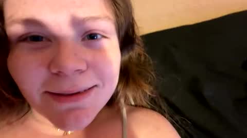 Snapshot of godddessxsara chatting on May 4, 7:21 pm godddessxsara online show from May 4, 7:21 pm