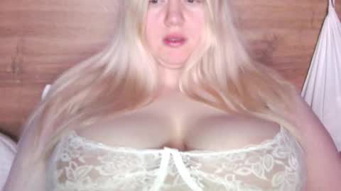 Snapshot of goddess__persephone chatting on February 15, 6:15 pm Rose online show from February 15, 6:15 pm