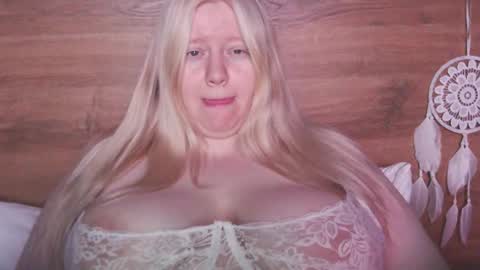 Snapshot of goddess__persephone chatting on March 16, 4:29 am Rose online show from March 16, 4:29 am