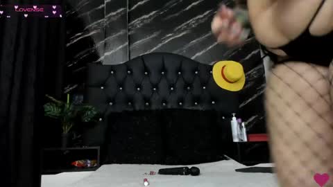 Snapshot of goddess_arethaozz chatting on May 2, 2:05 am Aretha online show from May 2, 2:05 am