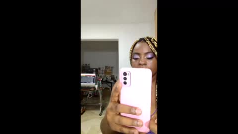 Snapshot of goddess_carrie chatting on February 15, 5:04 am GoddessCarrie online show from February 15, 5:04 am