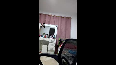 Snapshot of goddess_carrie chatting on February 21, 4:02 am GoddessCarrie online show from February 21, 4:02 am