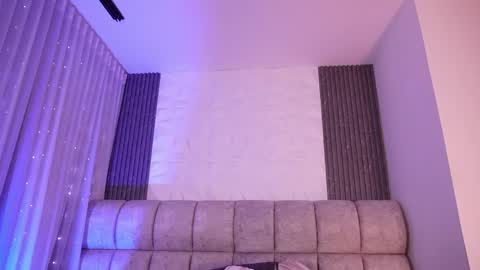 goddess_eli77 online show from April 1, 3:07 am