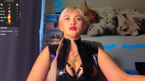 Mrs. Isabella online show from April 12, 3:11 am