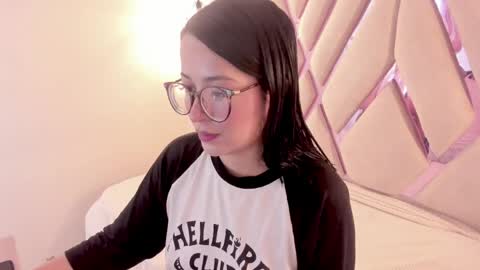 M A R T I N A  online show from April 8, 12:49 pm