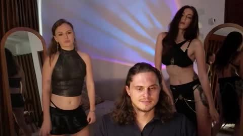   330 UTC2 girls   online show from March 14, 5:35 am