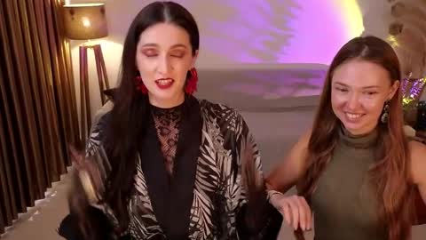 Snapshot of goddess_marylin chatting on April 26, 4:32 am 330 UTC2 girls online show from April 26, 4:32 am