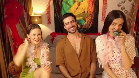 Snapshot of goddess_marylin chatting on May 3, 3:56 am 330 UTC2 girls online show from May 3, 3:56 am