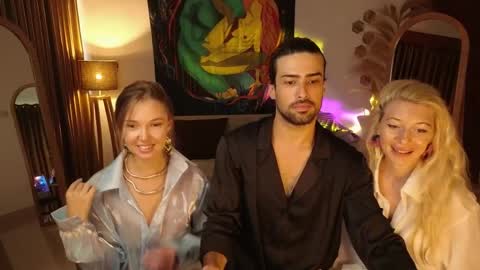 Snapshot of goddess_marylin chatting on May 16, 2:41 am 330 UTC2 girls online show from May 16, 2:41 am