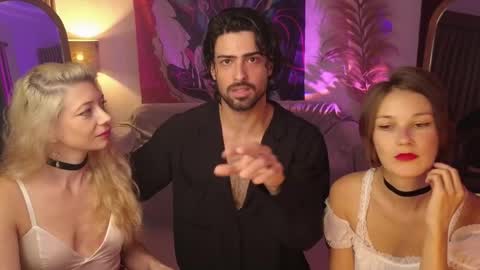 Snapshot of goddess_marylin chatting on May 26, 2:29 am 330 UTC2 girls online show from May 26, 2:29 am