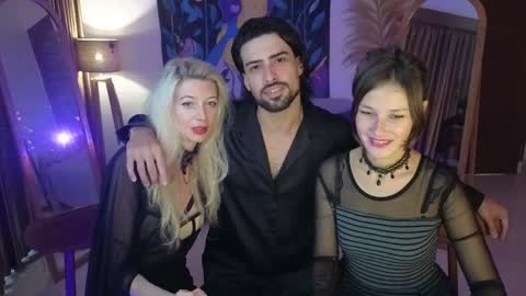 Snapshot of goddess_marylin chatting on June 1, 2:57 am 330 UTC2 girls online show from June 1, 2:57 am