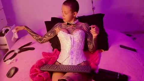 vee online show from March 5, 12:06 am