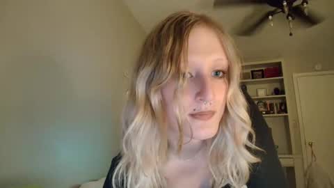 Snapshot of goddessalison chatting on March 22, 3:21 am goddessalison online show from March 22, 3:21 am