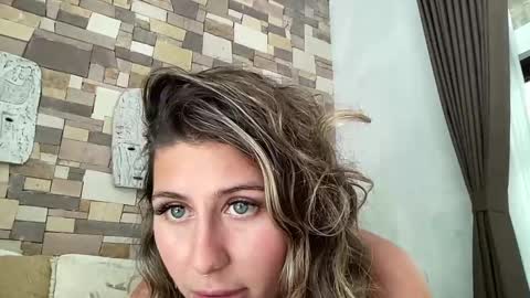 Snapshot of goddessdove chatting on October 8, 2:20 am GoddessDove online show from October 8, 2:20 am