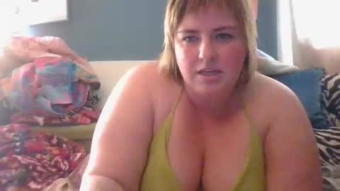 Snapshot of goddessee chatting on April 20, 9:05 pm GoddesseE online show from April 20, 9:05 pm