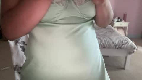 Snapshot of goddesselxo chatting on June 19, 8:07 am Goddess L online show from June 19, 8:07 am
