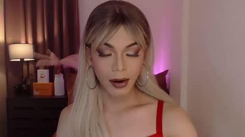 Snapshot of goddessmichaella chatting on December 22, 2:38 pm Michaella online show from December 22, 2:38 pm