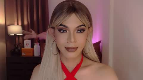 Snapshot of goddessmichaella chatting on December 22, 6:37 pm Michaella online show from December 22, 6:37 pm